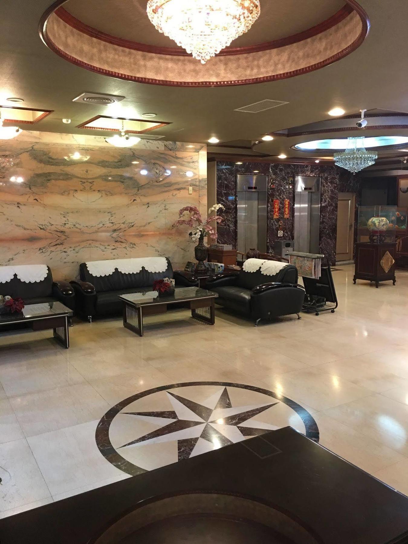 Sunrise Hotel Tainan Exterior photo