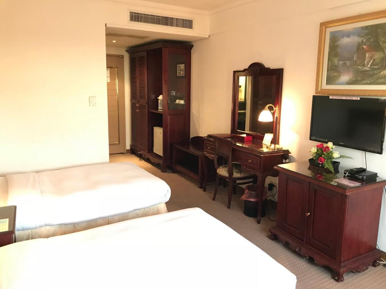 Sunrise Hotel Tainan Exterior photo