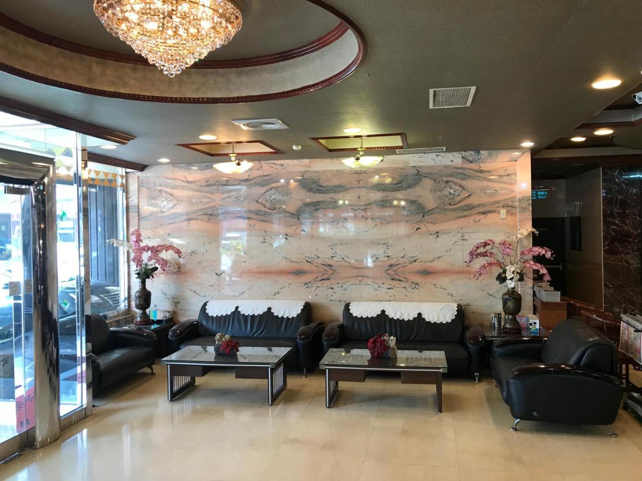 Sunrise Hotel Tainan Exterior photo